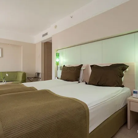Ambassador Plaza 4*