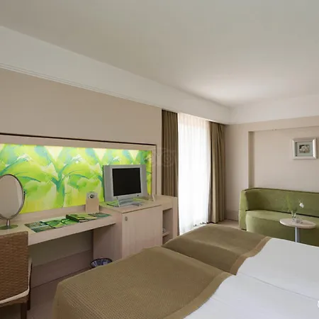 ホテル Ambassador Plaza 4*