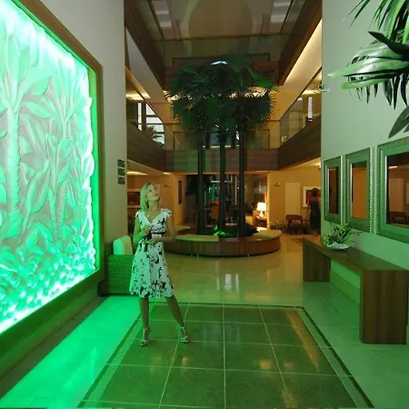 ホテル Ambassador Plaza